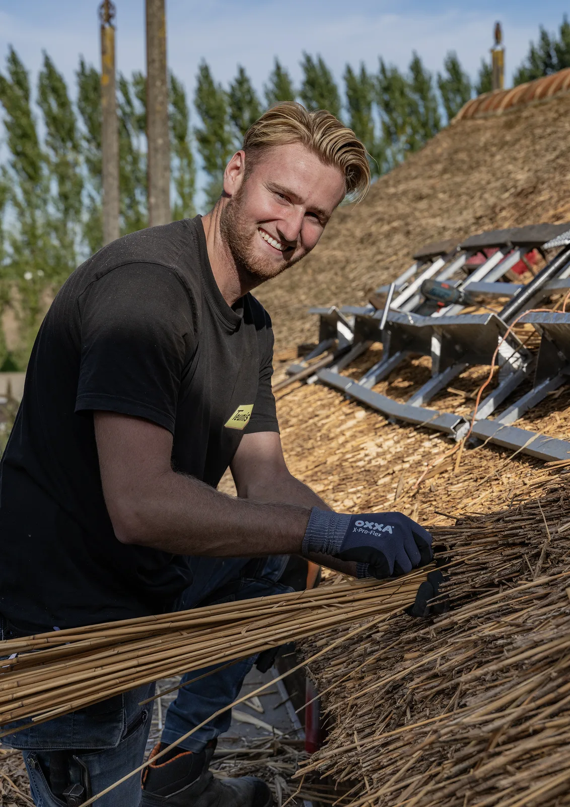 Rietdekker met een oprechte lach tijdens de shoot