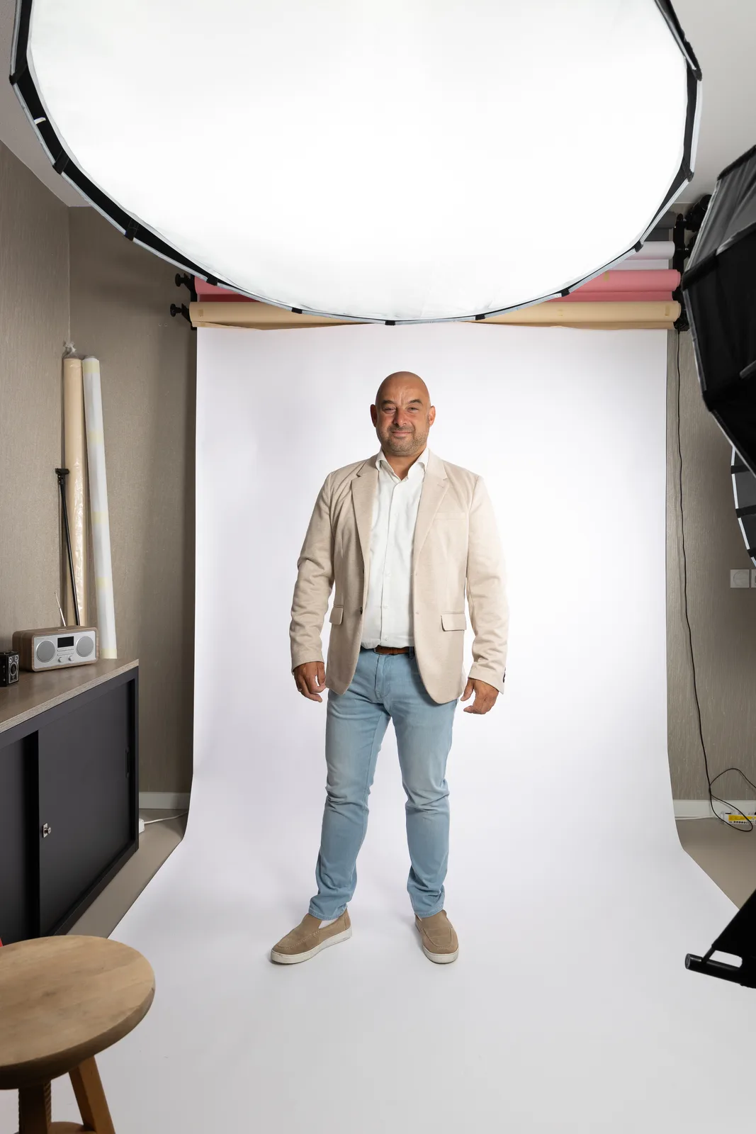 Overzicht van de fotostudio in Gorinchem met lichtset en achtergronden